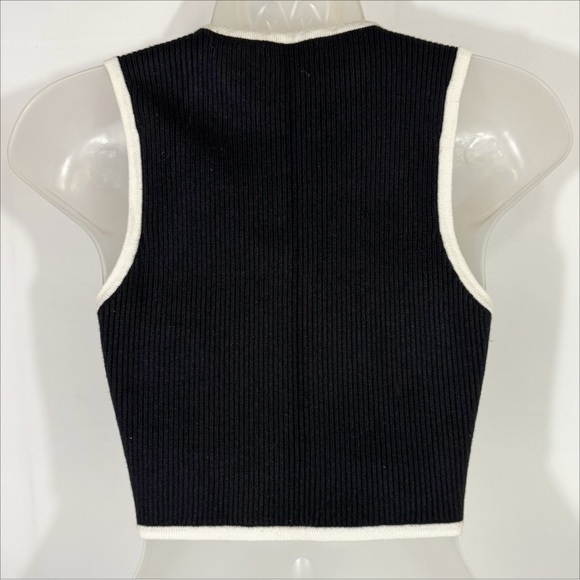Olivaceous | Rena Ribbed Crop in Black/Ivory - Picture 5 of 9